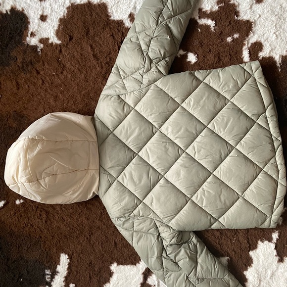 Brand New Zara Puffer Jacket - Picture 4 of 4